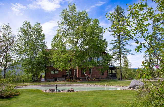 Secluded River Retreat 8 minutes from West Entrance to Glacier National Park.