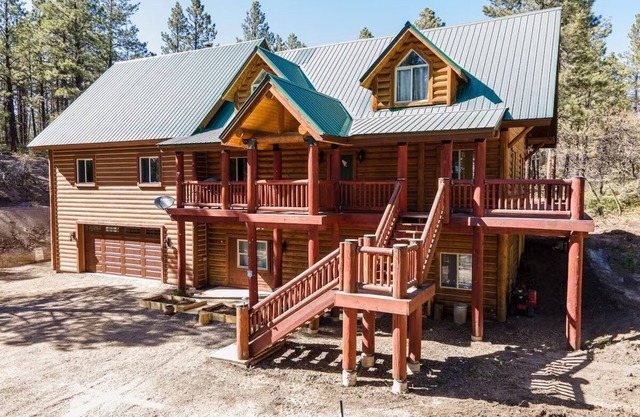 Secluded, Spacious, Close to Town, Large Lot, Great Family Home, Hot Tub