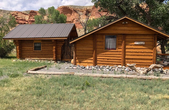 Secluded studio-style cabin on the rushing Wind River tucked under cottonwoods