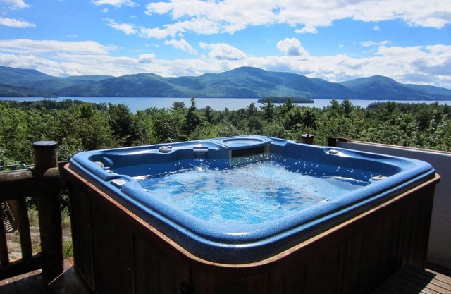 Secluded vacation home - Stunning lake views