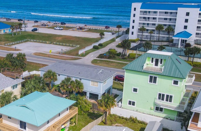 Seconds to Beach & River/Manatee Manor/Watch the dolphins & manatees play! 6693E