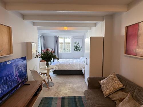Secure & Central, Modern Flatlet