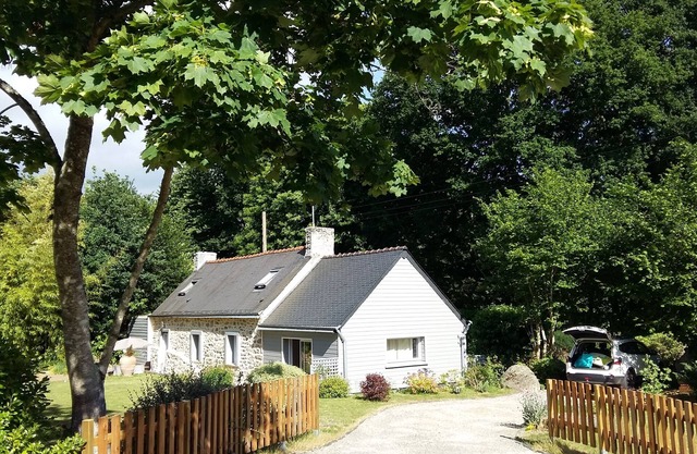 Self-catering cottage 2 to 5 persons South Brittany WIFI garden terraces