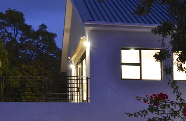 Self contained 3 bedroom luxury accommodation set in Villa Honeysuckle with pool