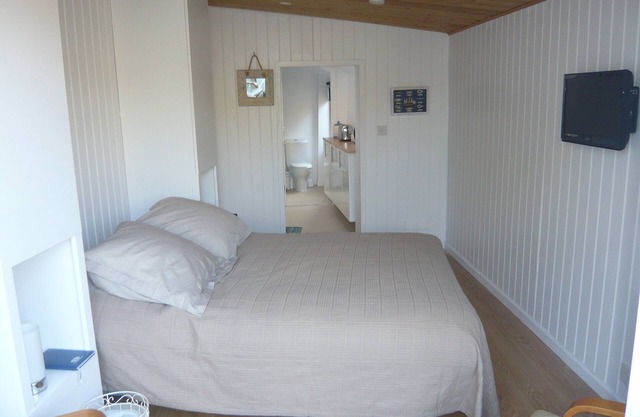 Self Contained Garden Studio With Private Decked Terrace, close to town and sea