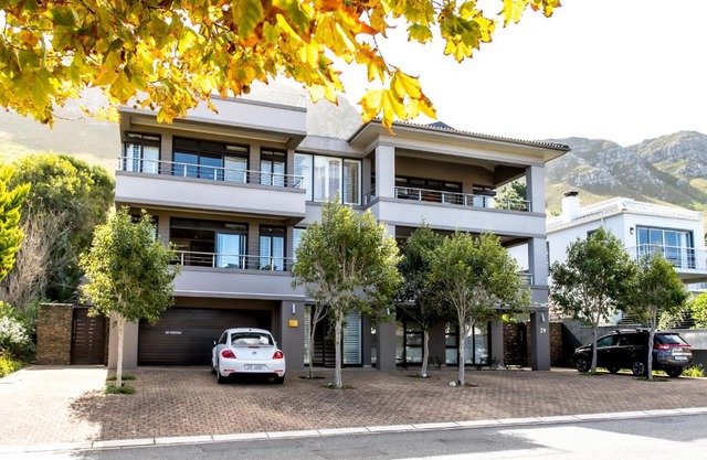 Selkirk House