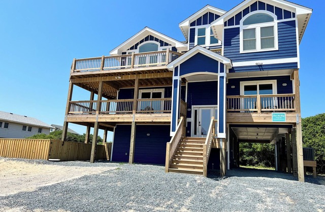 Semi-Oceanfront, Newer 7 Bedroom, 7.5 Bath, Theater, Pool, Hot Tub, WiFi, Pets
