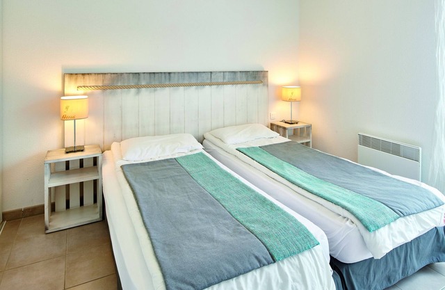 Sensational Lou Castel 1 bed Apartment with separate sleeping alcove sleeps 4