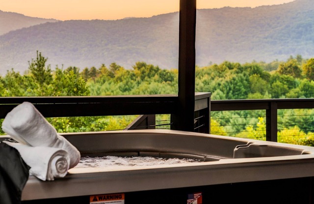 Sep Specials w/Great Views! Heated Pool! Sauna!