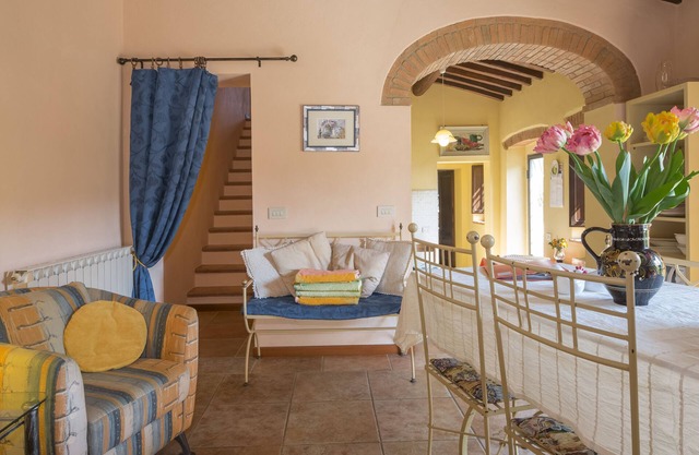 Separate Romantic 2BR/2BA Cottage on Chianti Estate