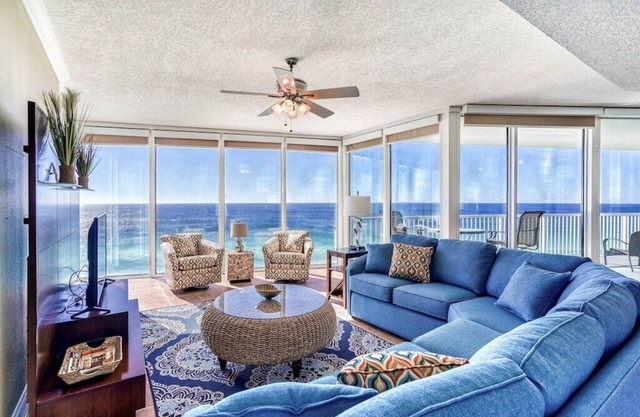 Sept 13 - 17th open! Corner wraparound views! Beach chairs!