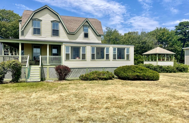 SEPT DISCOUNT! Home, 1.5 acre on Sandy beach, 3 Wrap-around Porches
