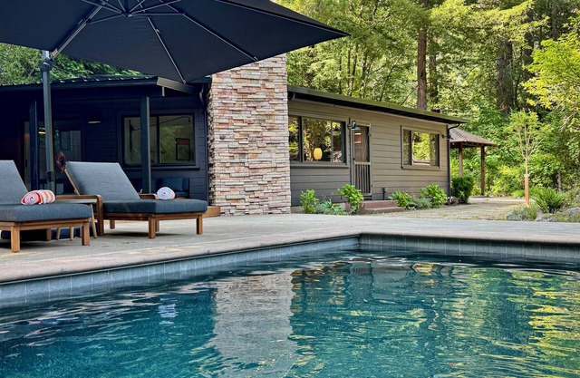 Sequoia Sisters - pvt yard, hot tub, family fun