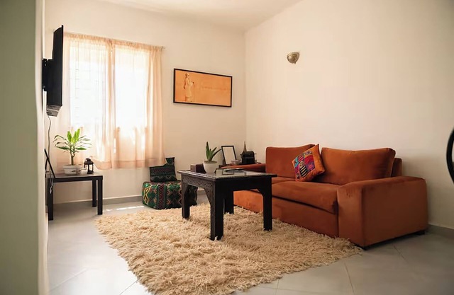 Serene 2 bedroom Apt Steps from Parks & Casa Finance