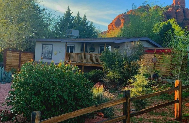 Serene 2 Bedroom! Walk to Trails! Red Rock Mountain Views!