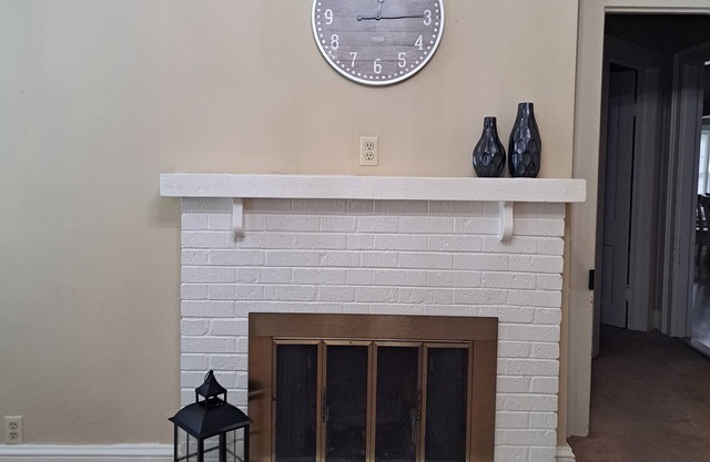 Serene 3-bed, 3-bath apartment with AC in charming Whiteville