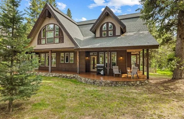 Serene 4-bedroom chalet in McCall for a peaceful getaway