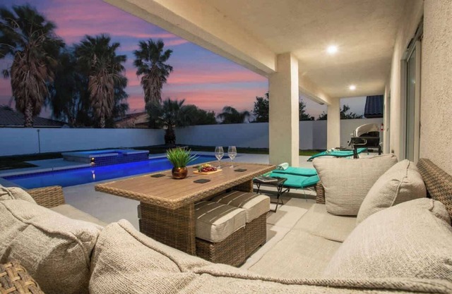 *Serene* 4BR w/Pool, Spa, Pool Table & Game Room!