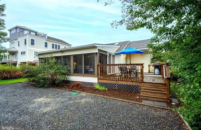 Serene beach cottage a short walk from beautiful Broadkill Beach. Pet friendly!