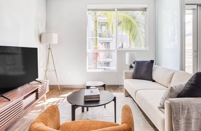 Serene Downtown 1BR w/ Gym & Pool, close to Staples Center, by Blueground