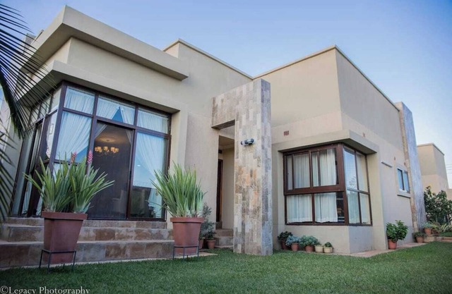 Serene home with enough bedrooms and bathrooms for a family travelling together.