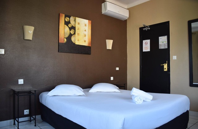 Serene Hotel Experience with Lush Gardens and Relaxing Sun Deck