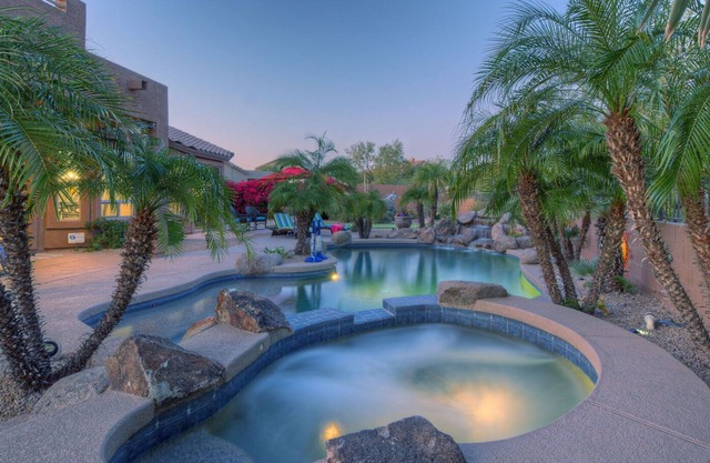 SERENE & LUX: Mt Views, POOL, Spa, Putting Green, Fire Pit, Golfers/Hikers/Bikers PARADISE