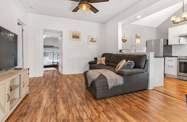 Serene Oasis with 3BR plus Balcony Deck BBQ Grill
