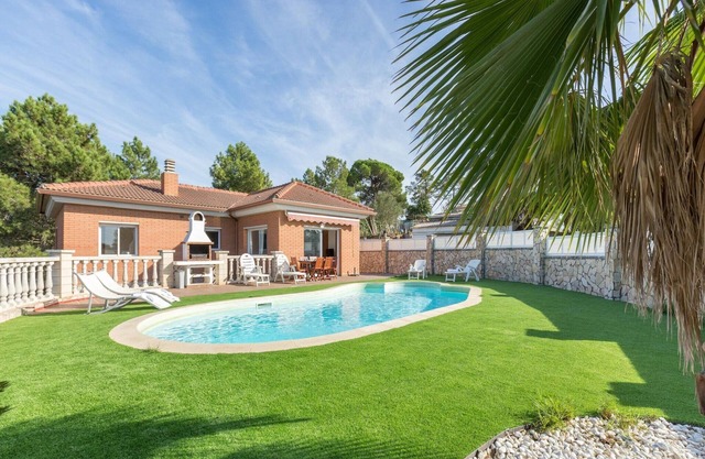 Serene Villa with Pool and Outdoor Dining