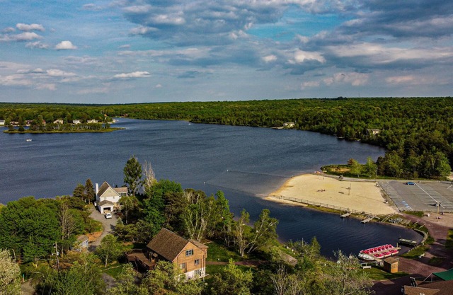 ~Serenity~A Unique Destination -3BR/3BATH/Gameroom- Close to Skiing & Lake Fun