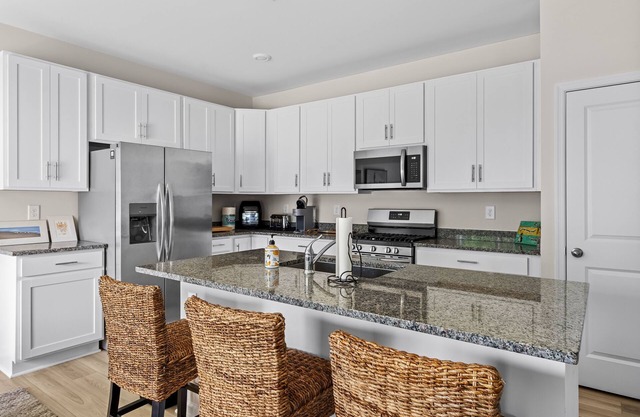 Serenity at the Beach – Quiet Neighborhood, Quick Drive to City and Beach!