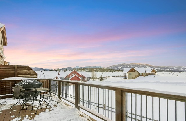 Serenity, Hot Tub & Views - Mountain Getaway