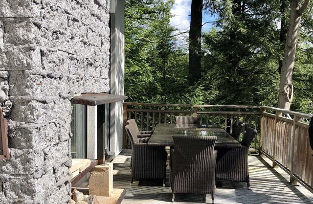 "SERENITY IN MUSKOKA" Beautiful Waterfront Cottage