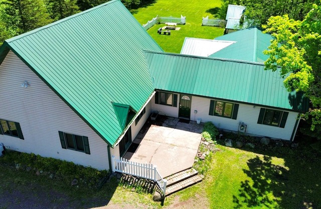 Serenity POW! Indoor Hot Tub, A/C & 3 Acres!
