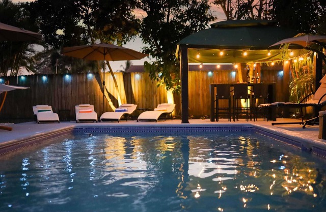 Serenity Retreat Pool/HotTub BBQ Outdoor Dining