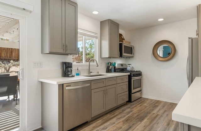 Serenity Sands - Hot Tub, Bbq And Fire Pit! 3 Bedroom Home by RedAwning