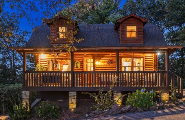 Serenity Summit~ Luxury Cabin Paris Mtn Greenville