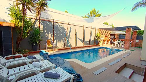 Sesimbra Charming Pool Duplex BBK & Garden