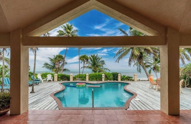 Shades of Blue - Private Beach Paradise