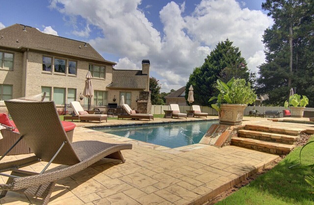 Shaky Knees Weekend HQ: 7BR REZORT-Pool, Gym, Fire Pit, Game Room