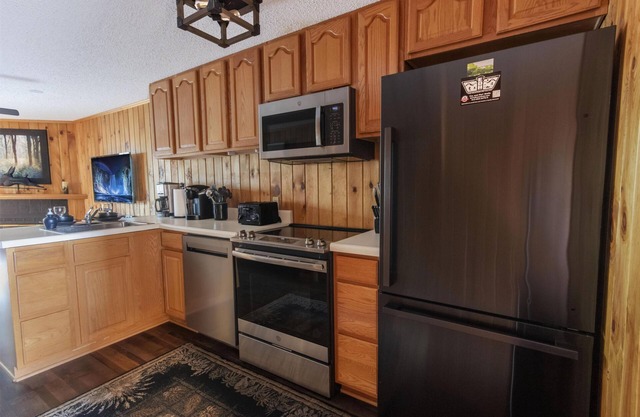 Shamrock 66: Idyllic Townhouse Retreat, Dog Friendly, Bike Friendly!