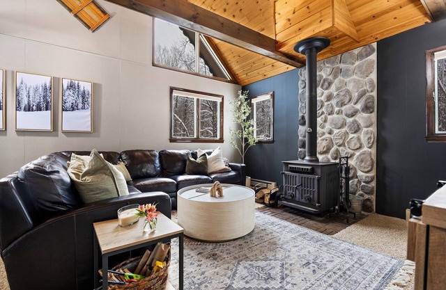 Shanty Creek Ski Chalet Retreat - Pool & Hot Tub Access