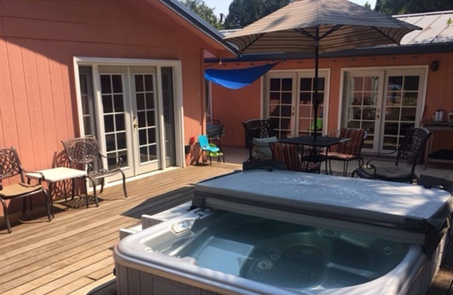 Shasta Lake Sun House Lodge: Last minute reservations welcome!!!