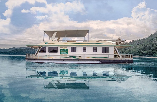 Shasta Marina at Packers Bay Mirage I Houseboat.