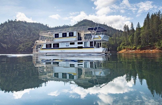 Shasta Marina in Packers Bay's Constellation houseboat on Lake Shasta