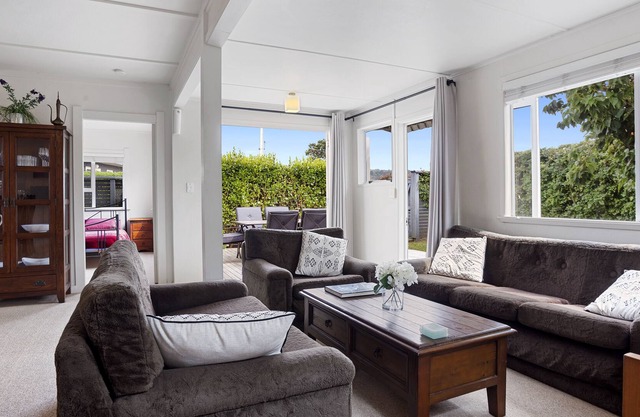 Shell Cottage - Waihi Beach Holiday Home