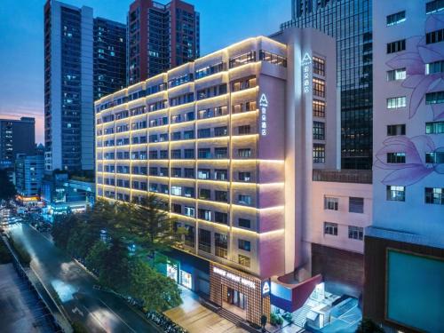 Shenzhen Futian Huarongbei Pedestrian Street Atour Hotel