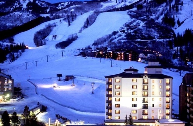 Sheraton 2BR, 2BA. 100% direct mountain-front ski in & out. New Years Week!