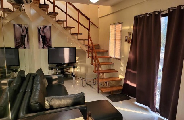 Sheryll Escapes - Kandi Resort-type Spacious 1 BR loft with Netflix and free Housekeeping