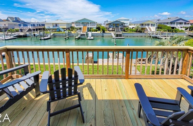Shiloh - Formerly Margaritaville - Renovated Canal Front Cottage with Dock!